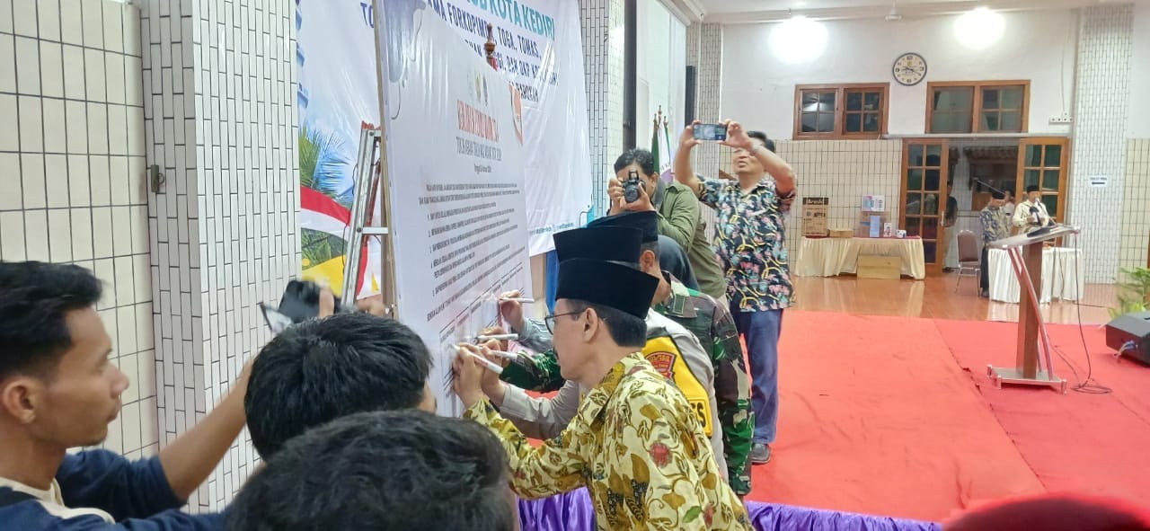 Jelang Pemilu 2024, FKUB dan Forkopimda Kediri Deklarasi Pemilu Damai 12 1 deklarsi pemilu damai