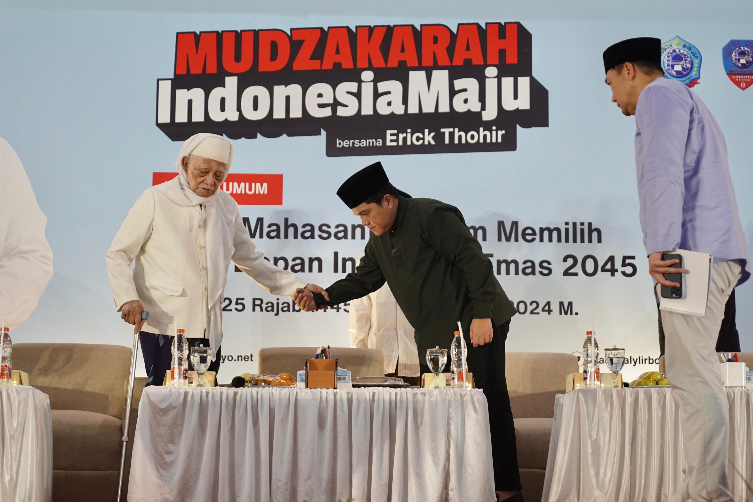 Sowan ke Lirboyo Kediri, Erick Thohir Sebut Indonesia Butuh Sosok Muda Untuk Pembangunan 7 32 scaled