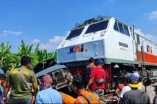 Empat Meningal dan Tiga Luka Akibat Laka Kereta Versus Mobil Kijang di Pasuruan 19 11