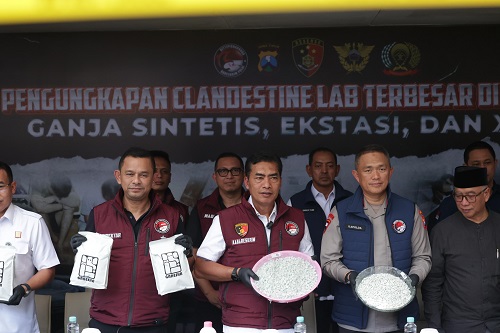 Laboratorium Narkoba Terbesar Ditemukan di Malang 15 1 ganja