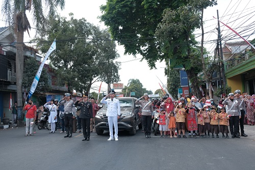 Polisi Ajak Pengguna Jalan Berhenti Sejenak Saat Detik-Detik Proklamasi di Malang 16 1 polres malang 17 agustus