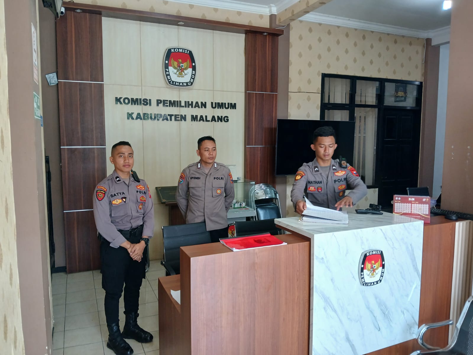 Polres Malang Perketat Pengamanan Kantor KPU dan Bawaslu 3 16ead241 c544 4dd8 ba98 1227b24f34b4