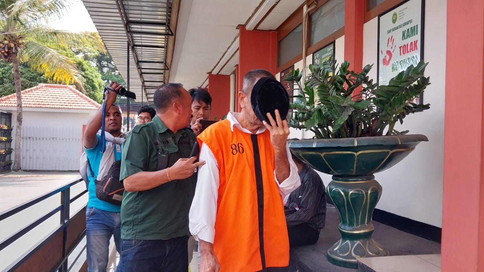 Hakim Vonis Mati Mantan Pegawai PLN Pelaku Mutilasi Istrinya di Malang 15 93625BB7 5FA9 4EC0 AD7B 6D67D5EA712B