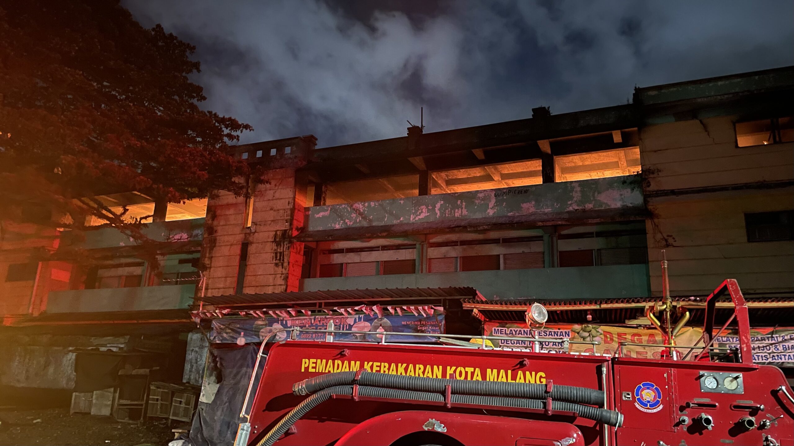 Pasar Baru Comboran Terbakar Hebat