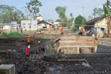 Banjir Terjang Jembatan Penghubung 2 Desa di Kecamatan Pakisaji