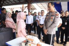 Polres Malang Salurkan Bantuan UMKM kepada Keluarga Korban Tragedi Kanjuruhan di HUT Lalu Lintas Bhayangkara 1 e5486b17 db2c 4218 8462 77fc89eb7f6b