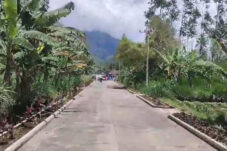 Sukses Berjualan Bakso, Ferry Perbaiki Jalan Rusak di Desa Balesari Kabupaten Malang