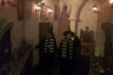 Pengunjung saat menikmati wahana rumah sihir atau Magic House di Jatim Park 3, Kota Batu.