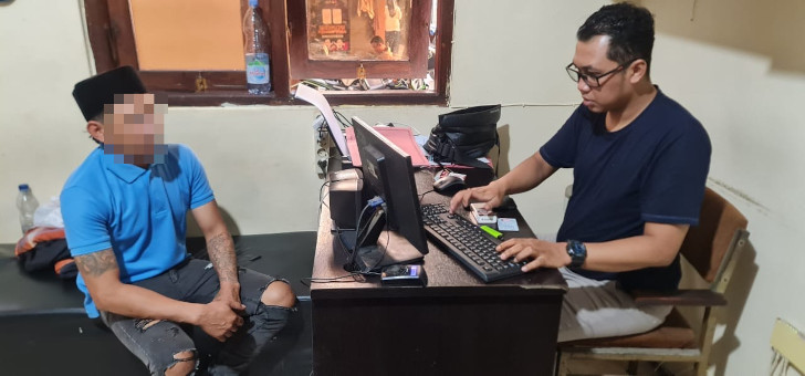 Pria di Karangploso Bacok Pedagang Sayur Hingga Luka Parah 8 Pria di Karangploso Bacok Pedagang Sayur Hingga Luka Parah