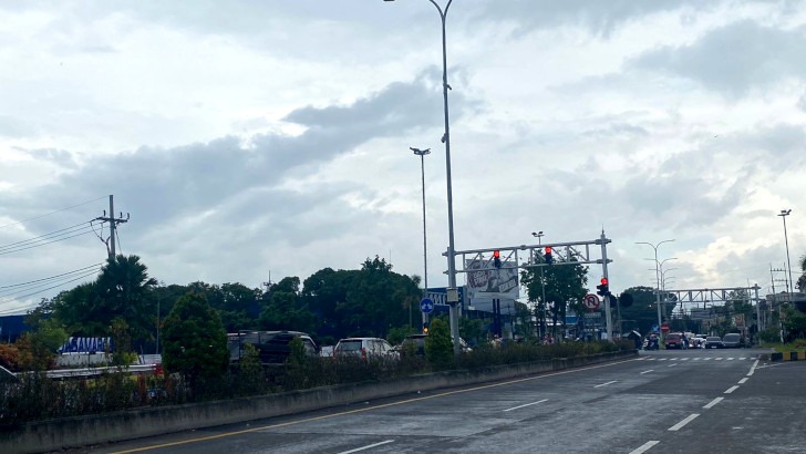 Update Kepadatan Lalu Lintas di Exit Tol Karanglo Menjelang Pergantian Tahun Baru 2024-2025