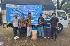 Petro Kimia Kirim Ratusan Bantuan Sembako untuk Warga Terdampak Banjir Malang Selatan