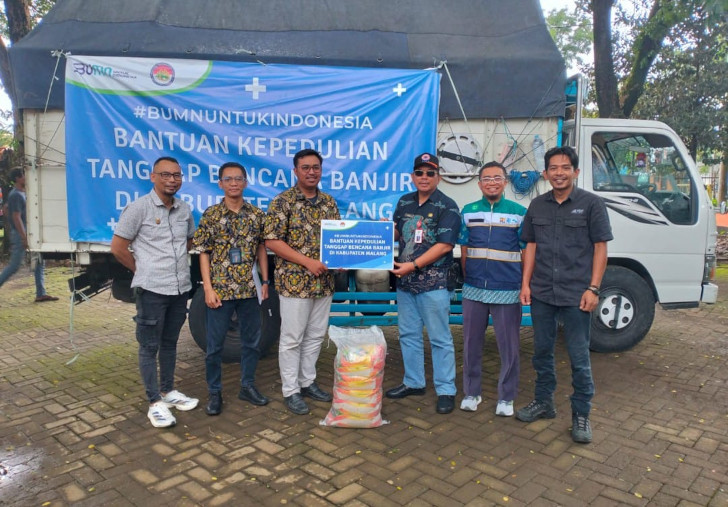 Petro Kimia Kirim Ratusan Bantuan Sembako untuk Warga Terdampak Banjir Malang Selatan