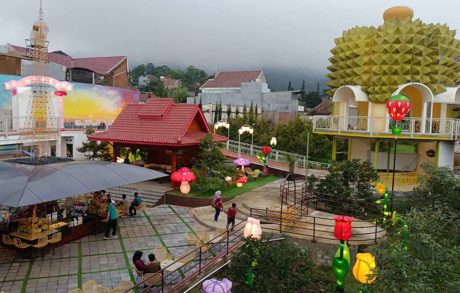 Dufan Tawarkan Suasana Baru Makan Durian di Tengah Kota Batu 10 Wisata Durian Fantasi yang berada di tengah kota, tepatnya di Jalan Abdul Gani Atas, Kelurahan Ngaglik
