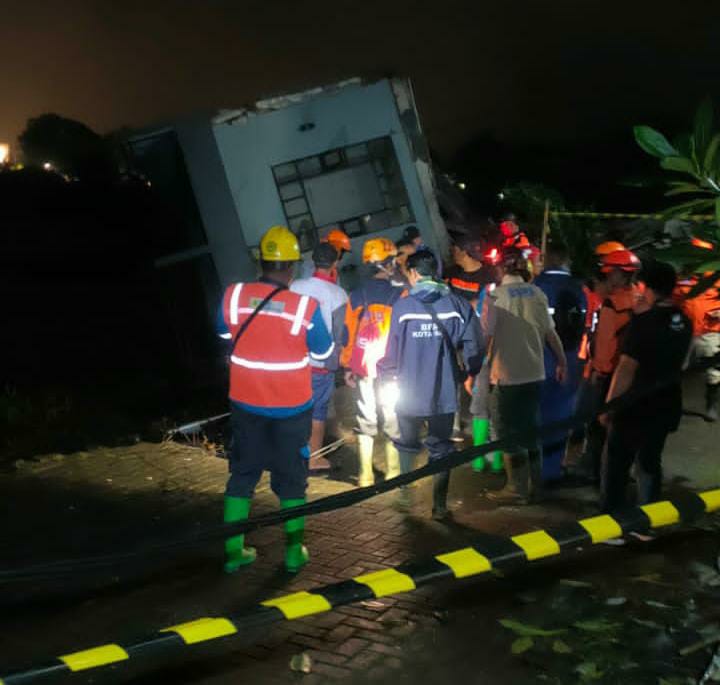 Penanganan longsor Villa Manzara