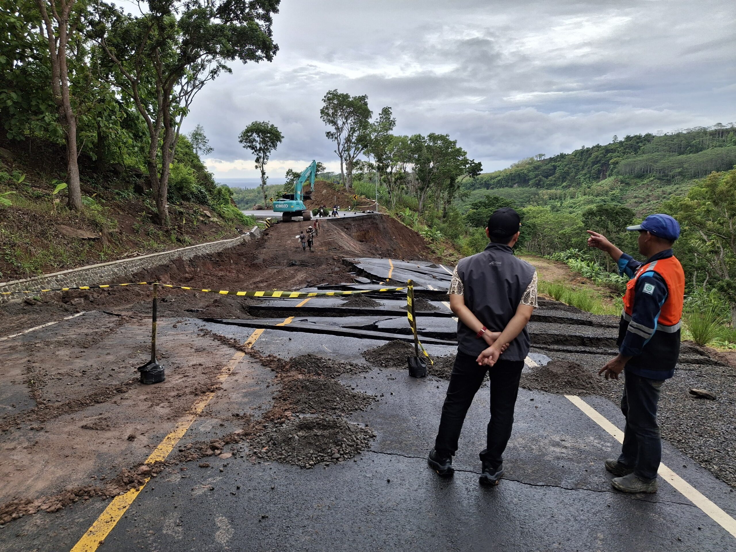 BBPJN Mulai Perbaiki Jalan Ambles di Jalur Lintas Selatan Malang 16 WhatsApp Image 2024 12 12 at 00.42.26 scaled