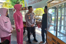 Polres Malang Kembali Salurkan Bantuan Peralatan UMKM untuk Keluarga Korban Tragedi Kanjuruhan