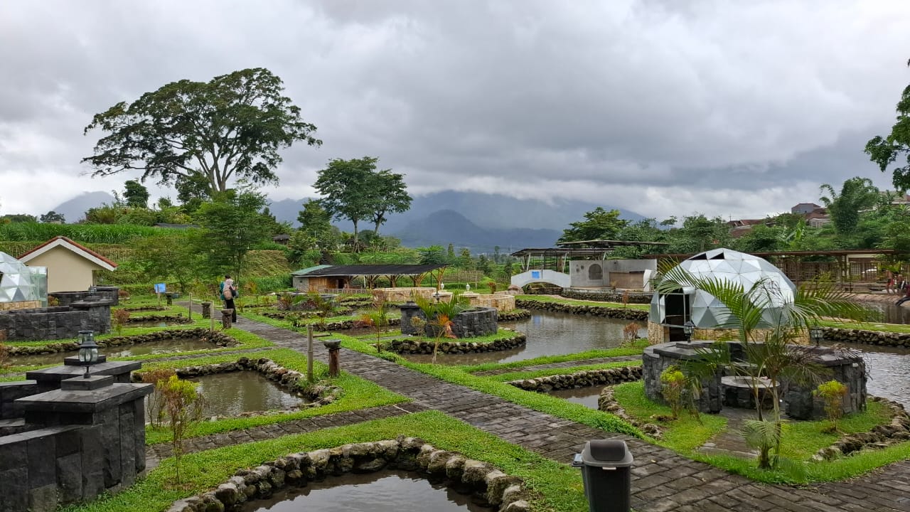 Andalkan Keindahan Alam, Telaga Madiredo Pujon Malang Jadi Salah Satu Rekomendasi Tempat Healing saat Libur Nataru 5 Keindahan alam dan sejumlah fasilitas wahana di tempat wisata Telaga Madiredo yang berada di Desa Madiredo, Kecamatan Pujon, Kabupaten Malang.