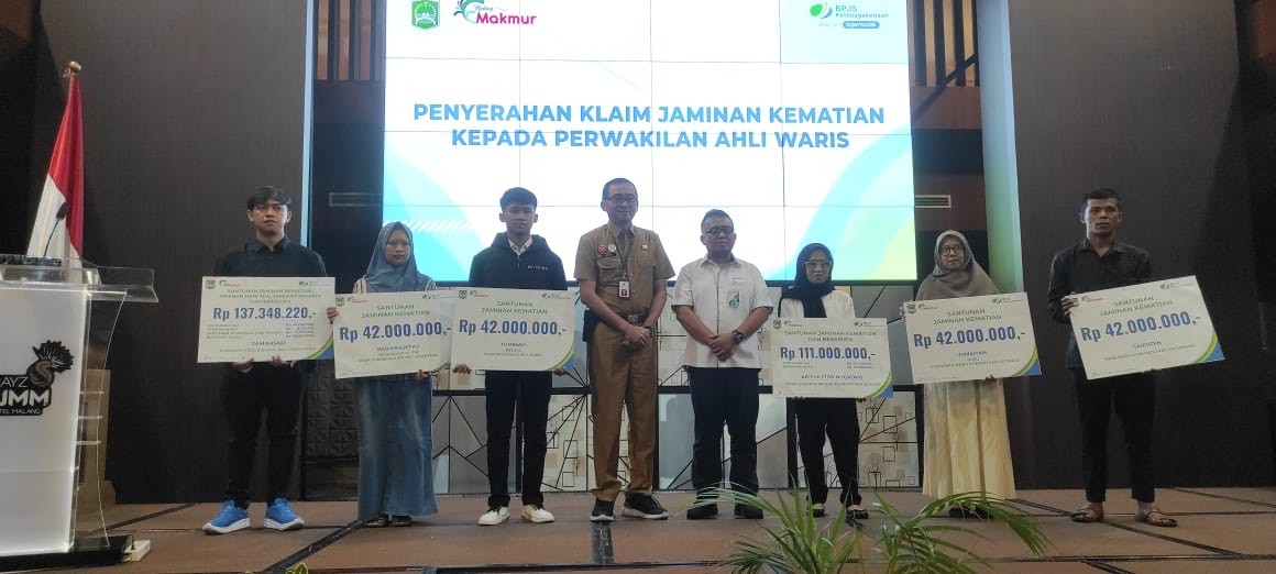 KPU Kabupaten Malang Beri Santunan Dua Petugas TPS yang Meninggal