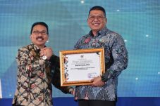 Bupati Malang Terima Penghargaan SKK Provinsi Jawa Timur 2024