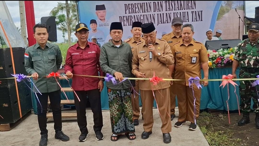Bupati Malang Resmikan Pembangunan Jalan yang Didanai Pengusaha 5 Bupati Malang Resmikan Pembangunan Jalan yang Didanai Pengusaha