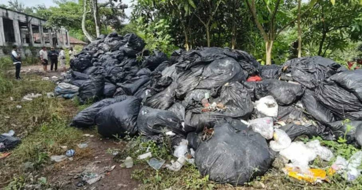Warga Giripurno Geram Adanya Tumpukan Sampah Membusuk
