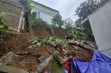 Tanah Longsor Timpa 5 Rumah Warga Kepanjen
