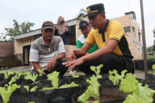 Dukung Ketahanan Pangan, Polsek Kedungwaru dan Pemdes Winong Launching Program Pekarangan Pangan Bergizi