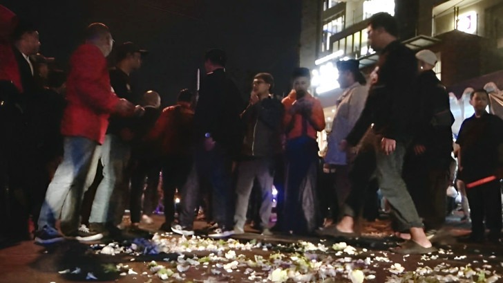 7 Hari Tragedi Bus Pariwisata Kota Batu, Ratusan Masyarakat Kota Batu Gelar Tahlil dan Tabur Bunga