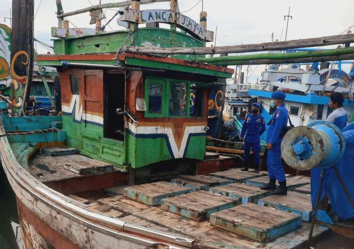 Seorang Nelayan Lamongan Ditemukan Meninggal di Kapal