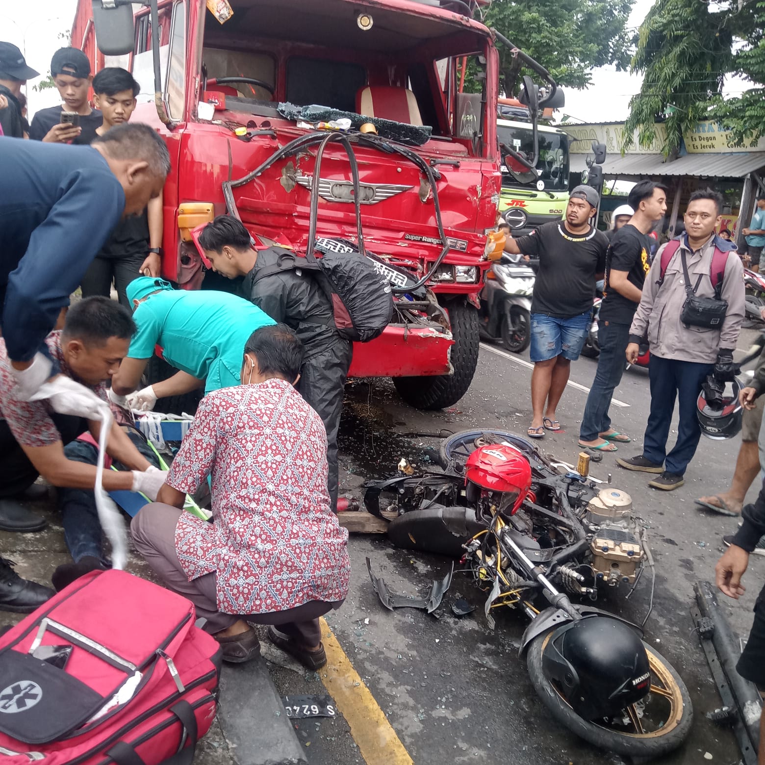 Empat Kendaraan Terlibat Kecelakaan Beruntun, Sejumlah Korban Luka, Dua Di Antaranya Luka Parah