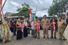 Pemerintah Desa Kalipare Mendapat Hibah Jalan Usaha Tani Dari Bupati untuk Dongkrak Perekonomian Desa 1 IMG 20250120 172409