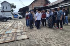 Kunjungi Pabrik Krupuk Bupati Malang Akan Fasilitasi Teknologi Pengeringan