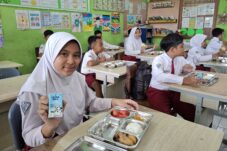 Hari Pertama Pelaksanaan Program Makan Bergizi Gratis di Kepanjen Berjalan Lancar