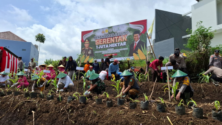 Dukung Swasembada Pangan, Forkopimda Kota Batu Tanam Jagung di 120 Hektar Lahan Tidur