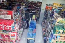 Viral, Pria Terekam CCTV Curi Barang di Minimarket Kota Batu 7 d16dea75 d19a 446c b729 3c85d37f9b71