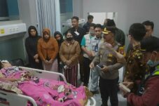 kapolres batu jenguk korban laka