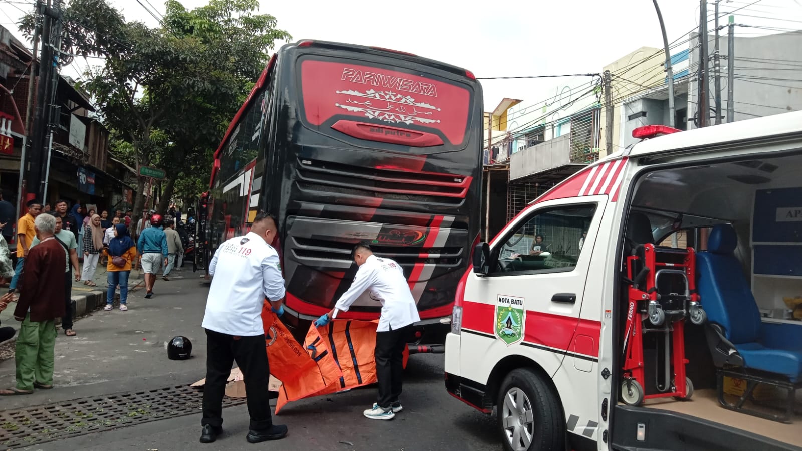 Kecelakaan Bus Pariwisata Kembali Terjadi di Kota Batu, Driver Ojol Jadi Korban