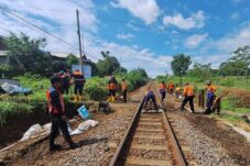 penutupan perlintasan kereta