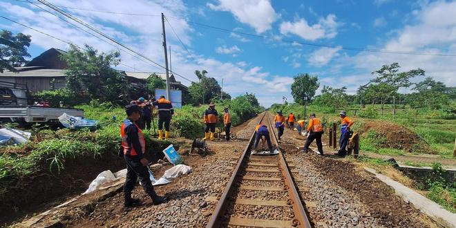 penutupan perlintasan kereta