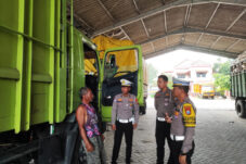 Sidak Kelayakan Kendaraan, Petugas Temukan Truk Tak Laik Jalan