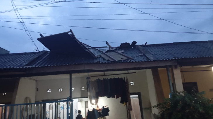 Angin Kencang, Puluhan Atap Rumah di Singosari Malang Rusak