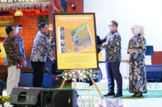 Pj Wali Kota Batu Launching Buku Biografi 2 Tahun Bersama Kota Wisata Batu 8 Pj Wali Kota Batu Launching Buku Biografi 2 Tahun Bersama Kota Wisata Batu