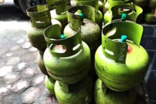 Pengecer di Kota Malang Khawatir, Kebijakan Beli LPG 3 Kg di Pangkalan Resmi Dinilai Sulitkan Masyarakat