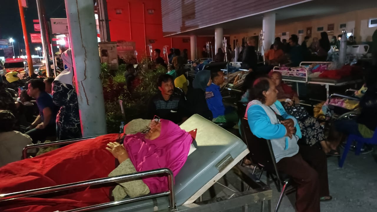 Rumah Sakit Mitra Delima Terbakar, Seluruh Pasien Dievakuasi Keluar 14 RS Mitra Delima Kebakaran