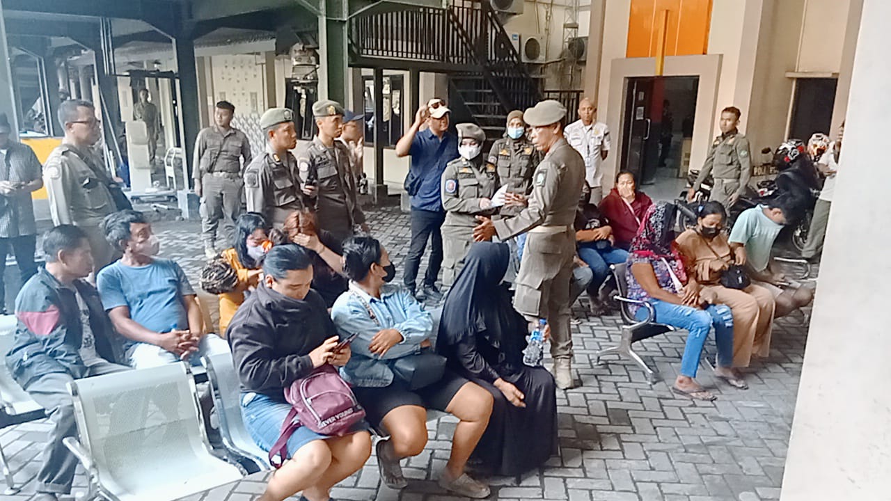 Satpol PP Sidoarjo Intensifkan Operasi Pekat Jelang Ramadan, 10 Orang Diamankan di Krembung 13 IMG 20250227 WA0003