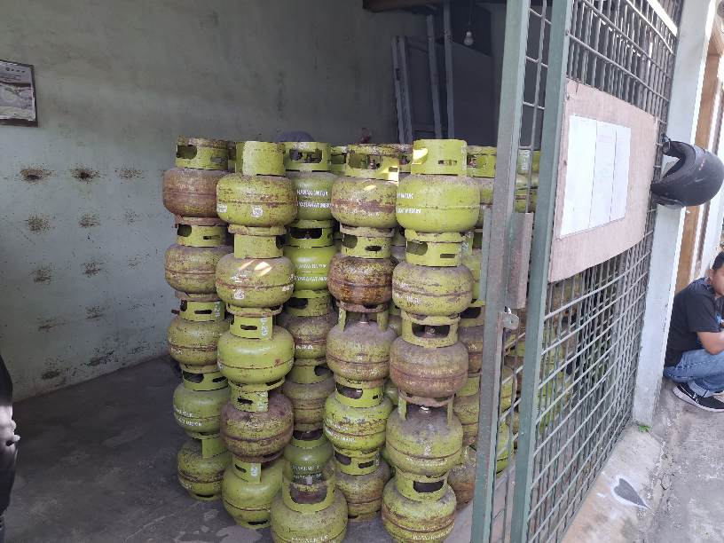 Pedagang Keluhkan Rencana Penggunaan Aplikasi untuk Penjualan LPG 3 Kilogram 17 Pedagang Keluhkan Rencana Penggunaan Aplikasi untuk Penjualan LPG 3 Kilogram