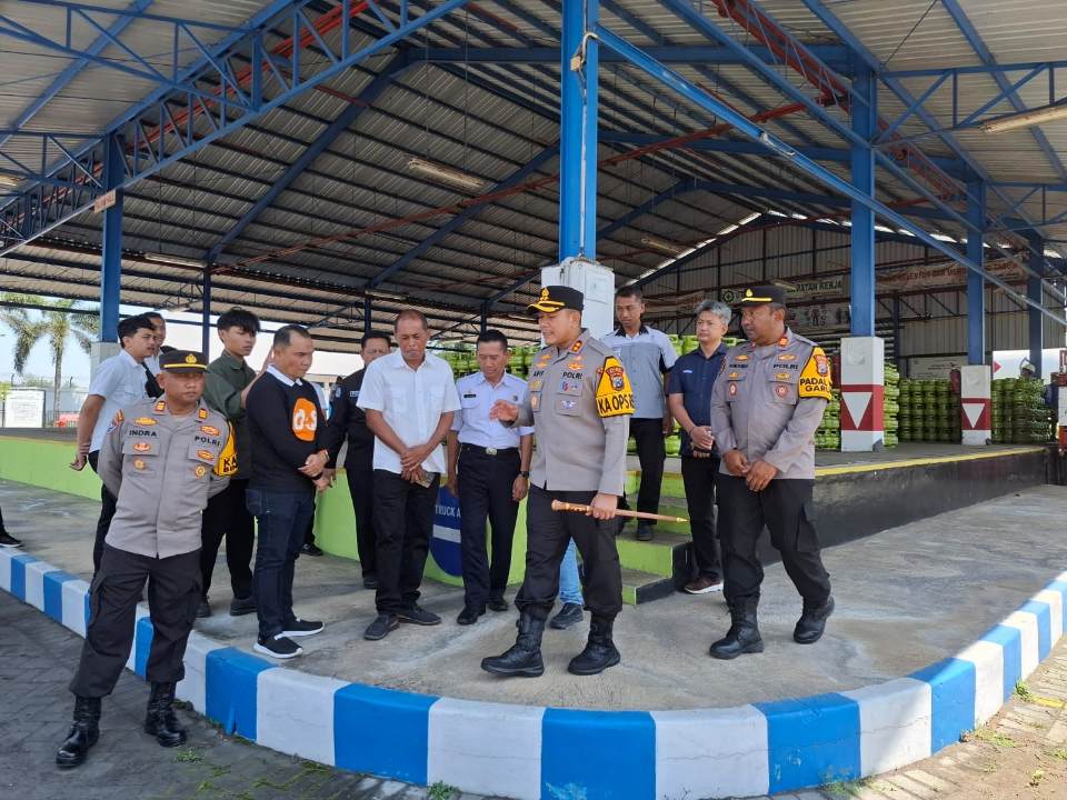 Sikapi Isu Kelangkaan, Tim Gabungan Sidak LPG Melon di Blitar 9 IMG 20250205 151256