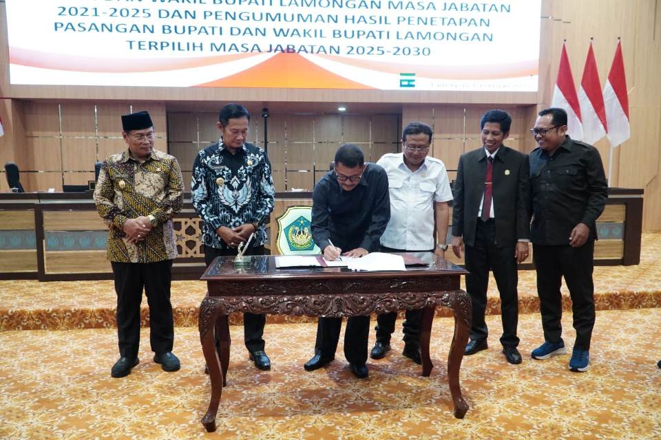 Yuhronur Efendi dan Dirham Aksara Resmi Bupati dan Wabup Lamongan Periode 2025-2030 15 IMG 20250206 180744