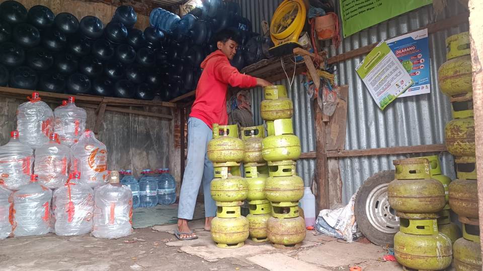 Stok LPG 3 Kg di Sidoarjo Cepat Ludes, Pangkalan Kewalahan Layani Pembeli 5 IMG 20250209 201856