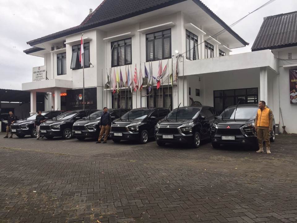 KPU Kabupaten Malang Kembalikan Enam Mobil Dinas 11 IMG 20250214 184055